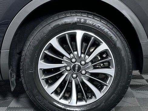 Used 2022 Lincoln Nautilus Reserve image 12