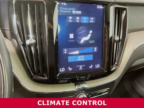 Used 2018 Volvo XC60 T8 Inscription w/ Advanced Package image 11