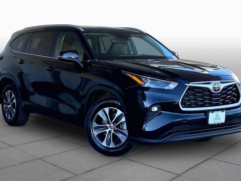 Used 2024 Toyota Highlander XLE FWD image 5
