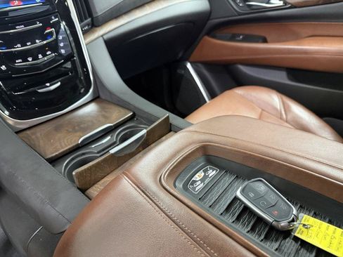 Used 2020 Cadillac Escalade ESV Premium Luxury AWD/4WD image 28