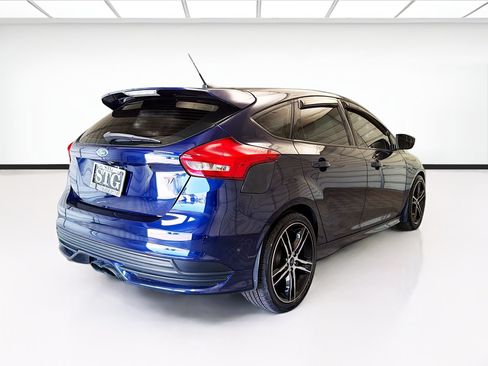 Used 2017 Ford Focus ST FWD image 4