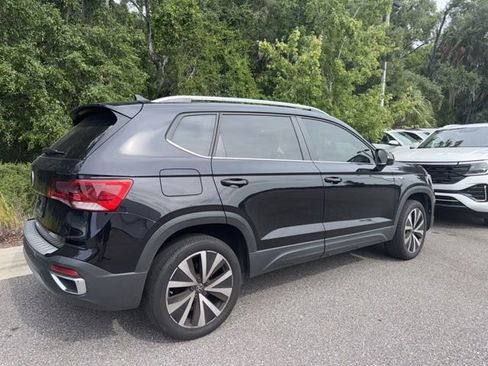 Certified 2024 Volkswagen Taos SE FWD image 3