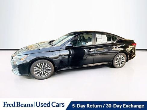 Used 2023 Nissan Altima 2.5 SV image 4