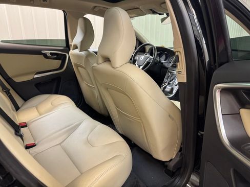 Used 2016 Volvo XC60 T6 AWD/4WD image 26