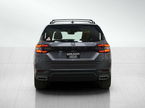 Used 2025 Honda Pilot Black Edition image 4