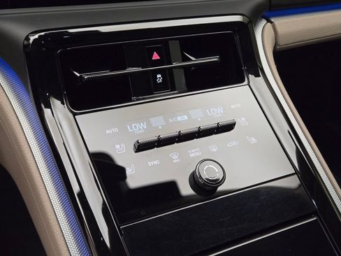 Used 2025 Porsche Panamera 4 AWD/4WD image 38