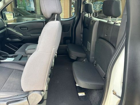 Used 2022 Nissan Frontier S RWD image 15