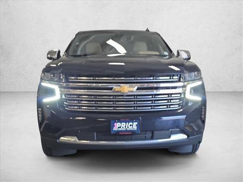 Used 2021 Chevrolet Suburban Premier w/ Premium Package AWD/4WD image 2