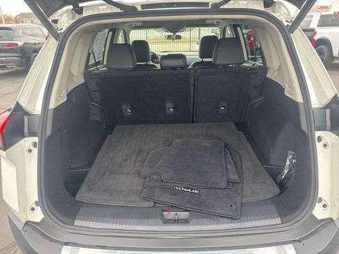 Used 2023 Nissan Rogue SV w/ SV Premium Package image 5
