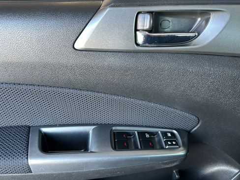 Used 2012 Subaru Forester 2.5X Premium w/ All-Weather Pkg AWD/4WD image 11