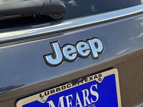 Used 2023 Jeep Compass Latitude w/ Sun and Sound Group AWD/4WD image 12