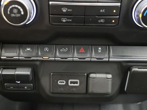 Used 2024 Chevrolet Silverado 1500 Custom image 26