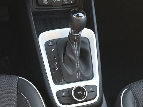 New 2026 Hyundai Venue SEL FWD image 13