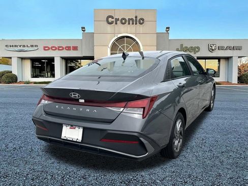 Used 2024 Hyundai Elantra SEL FWD image 3