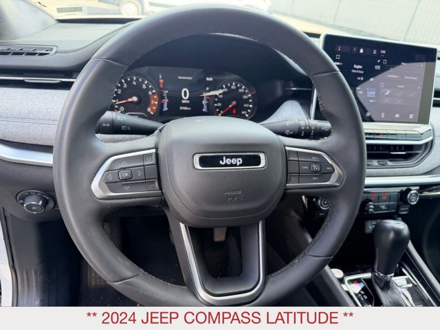 Used 2024 Jeep Compass Latitude AWD/4WD image 12