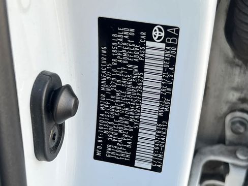 Used 2015 Toyota Corolla LE FWD image 26