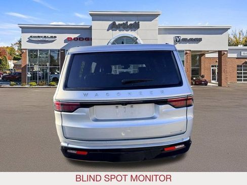 Certified 2024 Jeep Wagoneer Series II w/ Flexible Seating Group AWD/4WD image 6
