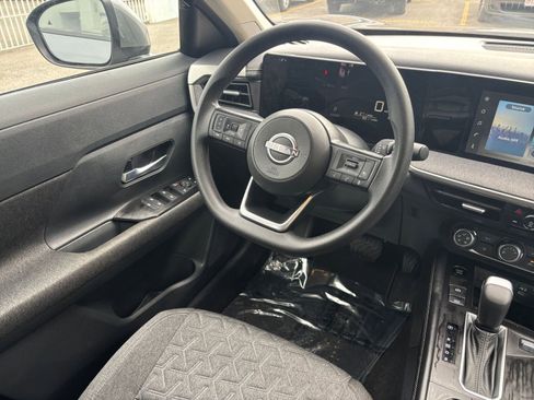 Used 2025 Nissan Kicks SV image 30