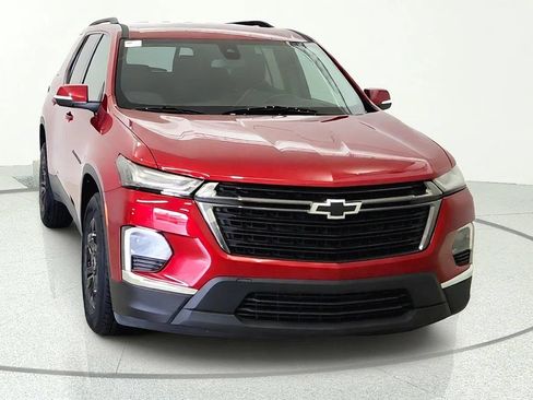 Used 2023 Chevrolet Traverse LT FWD image 2