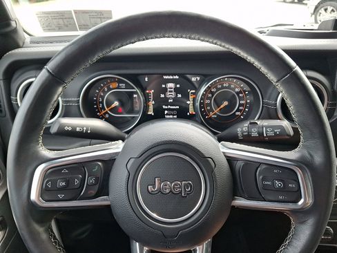 Used 2018 Jeep Wrangler Unlimited Sahara AWD/4WD image 19