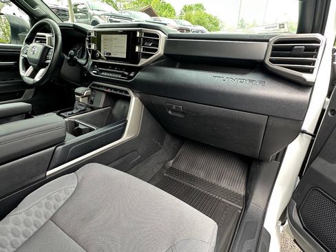 Used 2025 Toyota Tundra SR5 AWD/4WD image 32