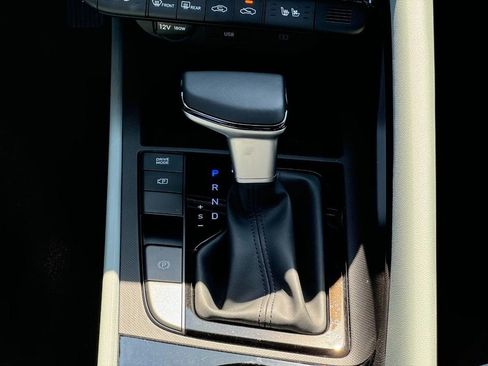 Used 2025 Hyundai Elantra Limited image 11