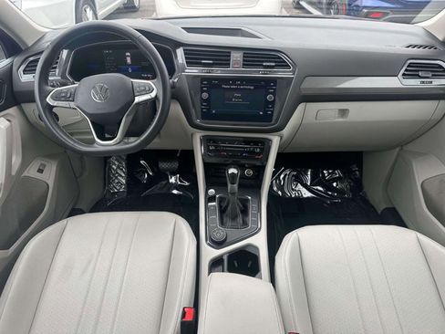 Used 2022 Volkswagen Tiguan SE w/ Panoramic Sunroof Package image 13