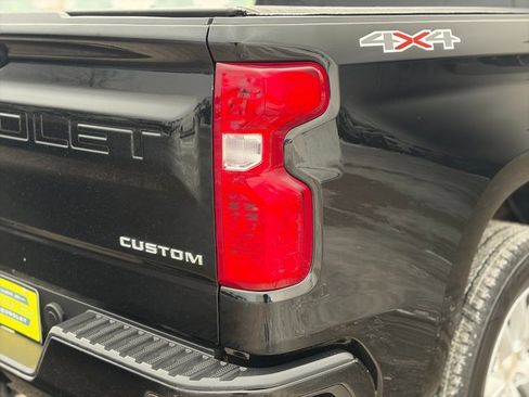 Used 2024 Chevrolet Silverado 1500 Custom image 9
