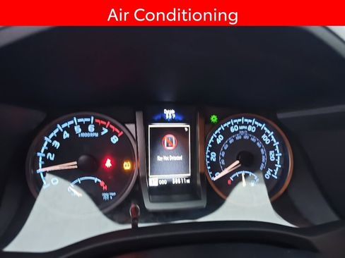 Used 2023 Toyota Tacoma TRD Off-Road w/ Technology Package AWD/4WD image 9