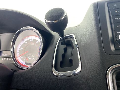 Used 2018 Dodge Grand Caravan SE w/ UConnect Hands-Free Group FWD image 24