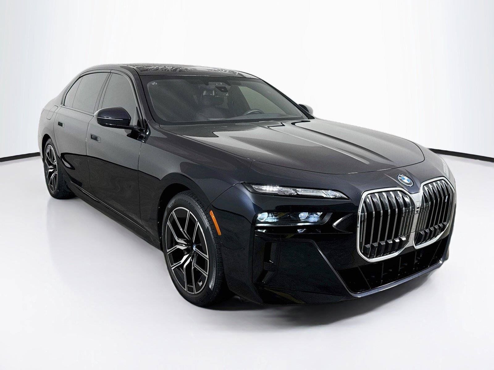 Used 2023 BMW i7 xDrive60 w/ Executive Package 2 AWD/4WD image 7