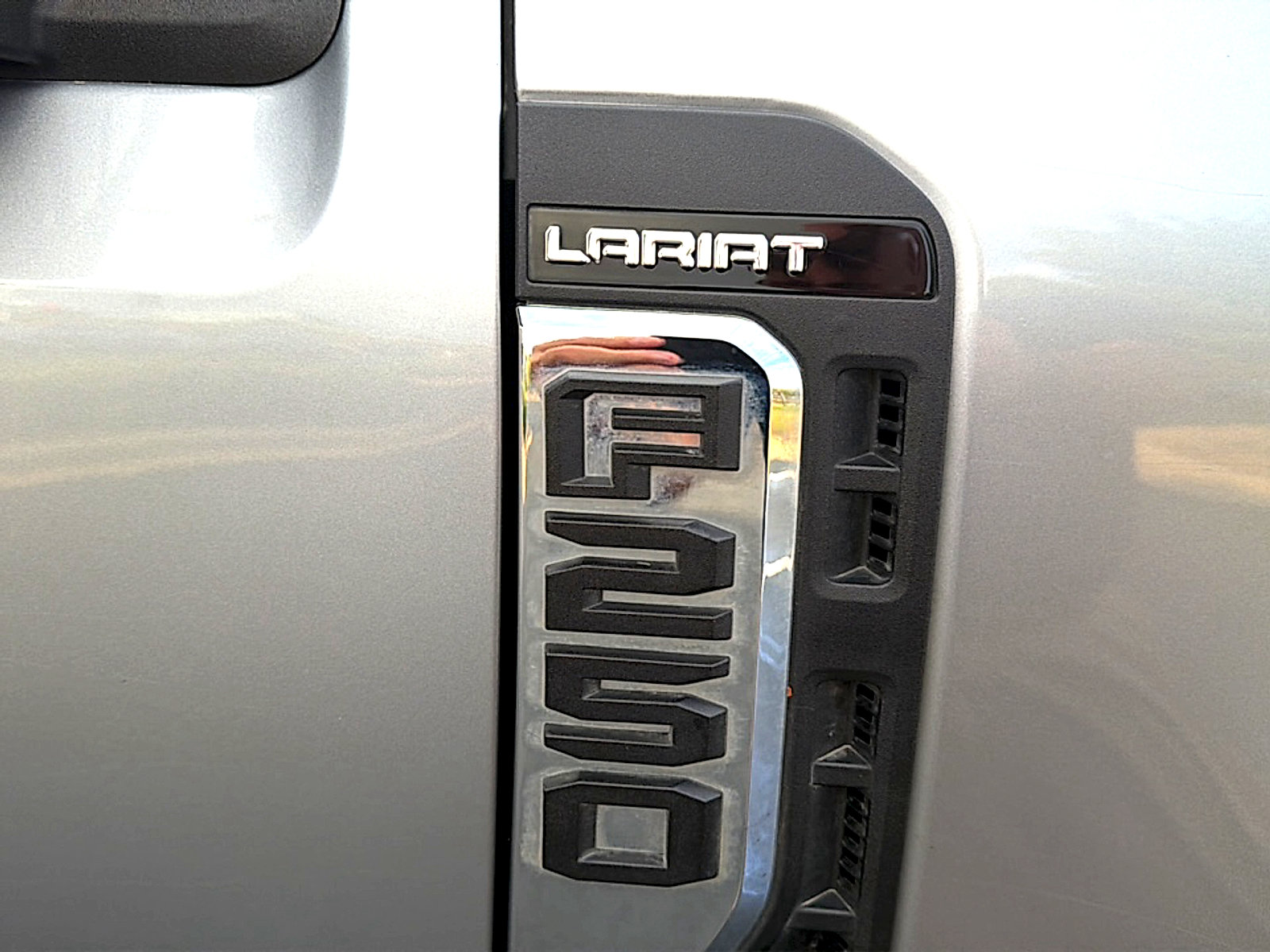 Used 2023 Ford F250 Lariat w/ Lariat Ultimate Package AWD/4WD image 6