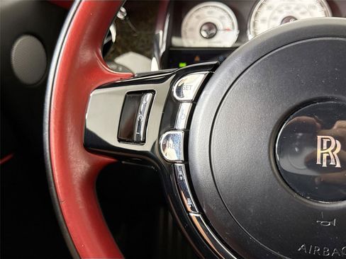 Used 2019 Rolls-Royce Wraith image 24