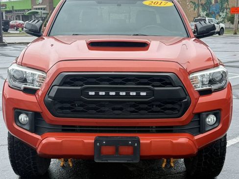 Used 2017 Toyota Tacoma TRD Sport w/ Tow Package (A/T) AWD/4WD image 5