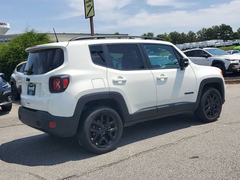 Certified 2022 Jeep Renegade Altitude AWD/4WD image 8