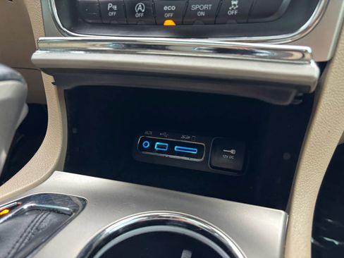 Used 2017 Jeep Grand Cherokee Limited w/ Luxury Group II AWD/4WD image 38