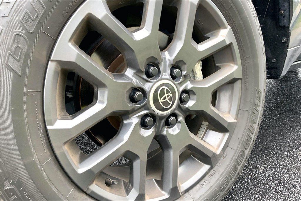 Used 2024 Toyota Tundra Platinum AWD/4WD image 3