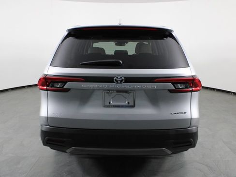 Used 2024 Toyota Grand Highlander FWD image 10