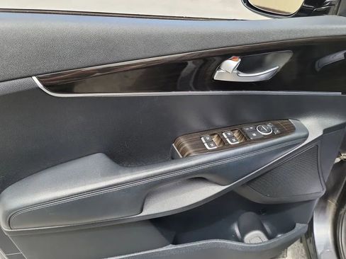 Used 2019 Kia Sorento AWD V6 image 11