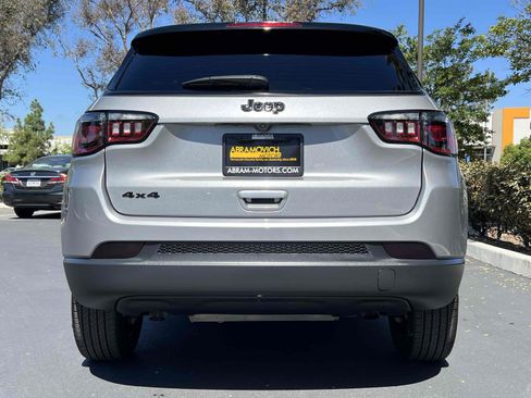 Used 2023 Jeep Compass Latitude AWD/4WD image 54