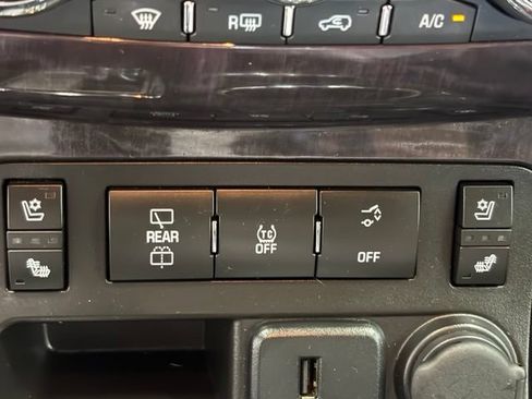Used 2017 Buick Enclave Premium w/ Enclave Tuscan Edition FWD image 33