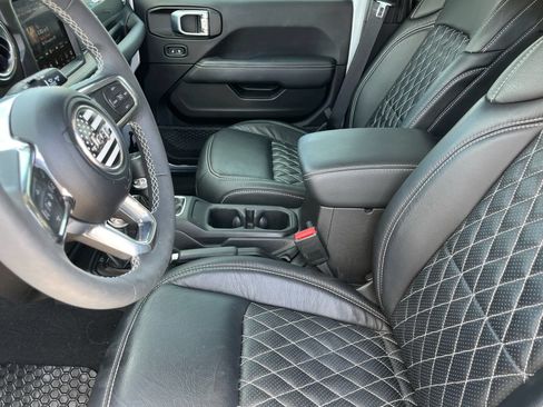 Used 2023 Jeep Wrangler Unlimited Sahara w/ LED Lighting Group AWD/4WD image 16