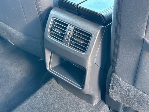 Used 2024 Nissan Rogue S image 14