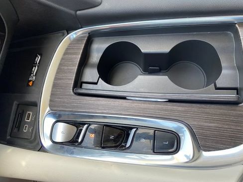 Used 2022 Buick Enclave Avenir FWD image 24