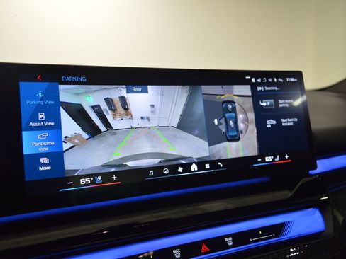 Used 2025 BMW M5 w/ Carbon Package image 32