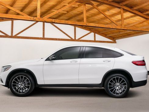 Used 2018 Mercedes-Benz GLC 300 4MATIC Coupe image 2
