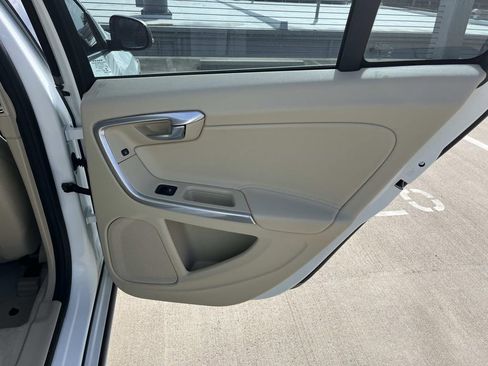 Used 2016 Volvo S60 T5 Premier w/ Convenience Package image 18