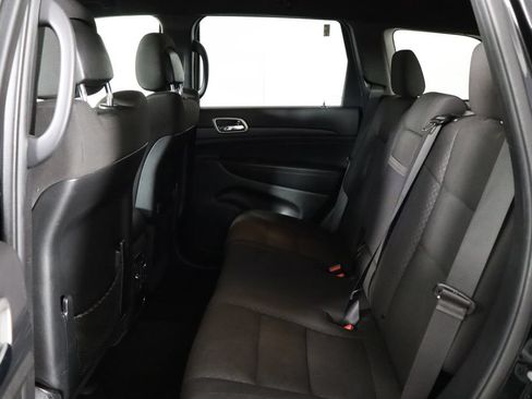 Used 2020 Jeep Grand Cherokee Laredo AWD/4WD image 16