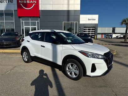 New 2025 Nissan Kicks Play S