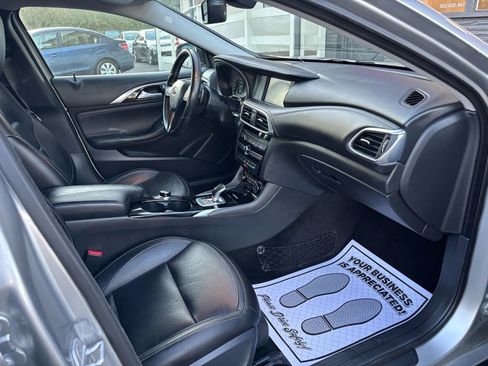 Used 2017 INFINITI QX30 AWD image 26